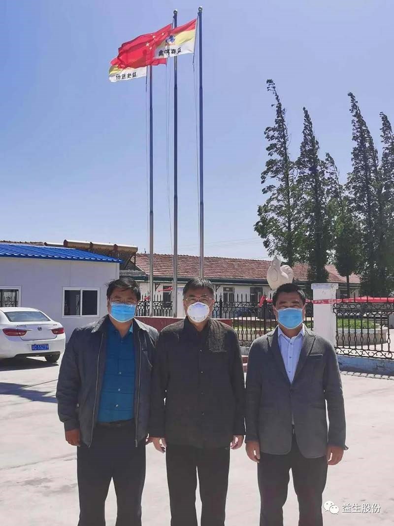 【慰问】4001百老汇股份董事长曹积生先生慰问乌兰察布益春种禽有限公司